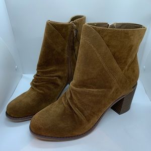 NWOT Brown Universal Thread Zip Up Booties w/ Heel
